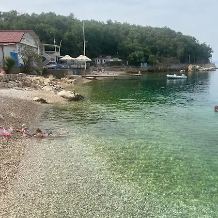 Διαμέρισμα In Quiet Place Near The Beaches Kostrena