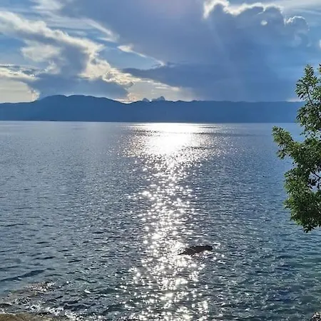 In Quiet Place Near The Beaches Διαμέρισμα Kostrena