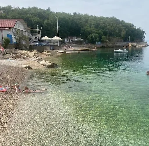 Apartman In Quiet Place Near The Beaches Kostrena