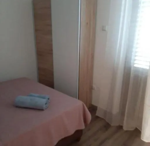 In Quiet Place Near The Beaches Apartament