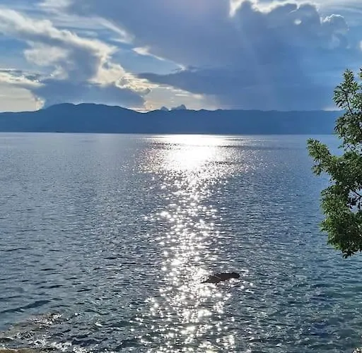 In Quiet Place Near The Beaches Apartament Kostrena